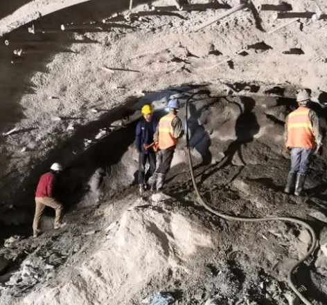 泉山拱顶带模注浆料的施工流程及注意事项